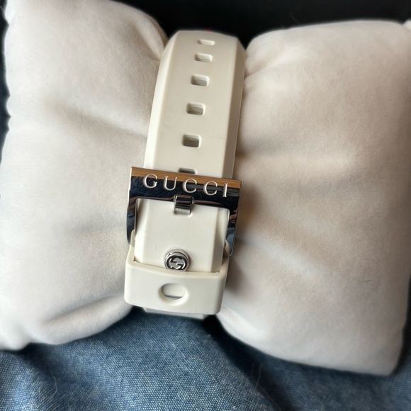 Gucci Sync L Women's White Rubber Strap Quartz Watch - YA137302 - Picture 3 of 8